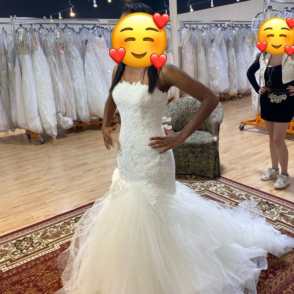 Elegant Cream Lace Wedding Dress